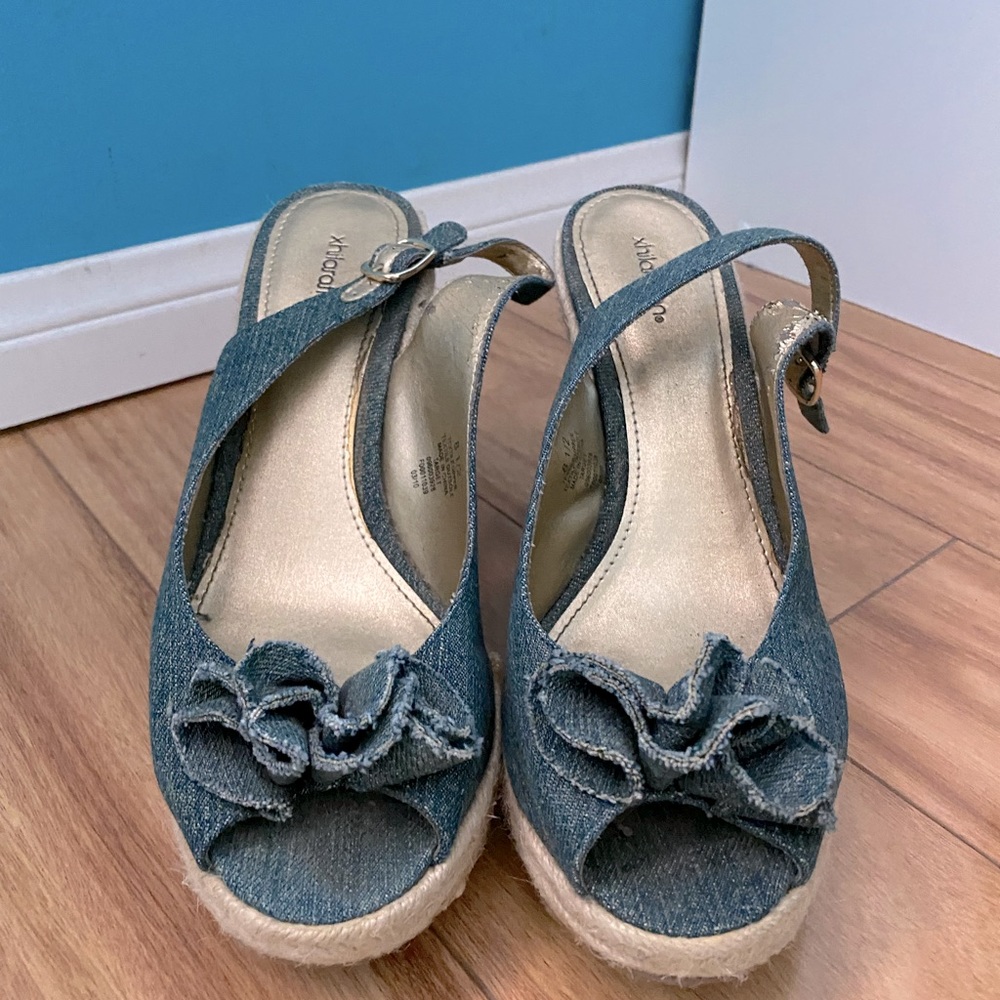 Xhilaration Size: 8.5 Color: denim
